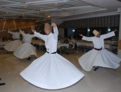 Semavi Dinlerin Mensupları İzmir'de İftar Sofrasında Buluştu