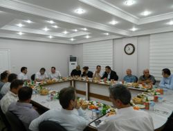 Ak Parti Yönetimi Demokrasi Platformu’nun İftarında Buluştu