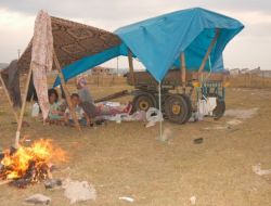 Bulgar Göçmeni Aile Kuru Ekmekle İftar Açıyor