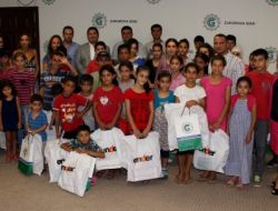 Genç İşadamlarından 'Mendilci' Çocuklara Bayram Hediyesi