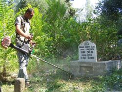 Mezarlıkta Bayram Temizliği