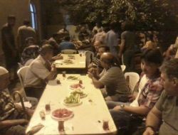 Kadir Gecesi'ni Camide Geçiren Cemaate Sahur Yemeği İkram Edildi