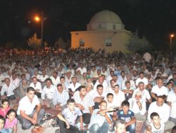 Sahabe Kabrinde Düzenlenen Kadir Gecesi'ne Binlerce Vatandaş Katıldı