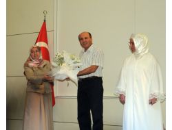 Hafızlık Eğitimini Tamamlayan Sekiz Kız Öğrenci Taç Giydi