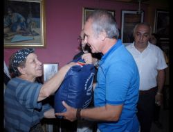 Başkan Evcilmen Yardım Paketi Dağıttı