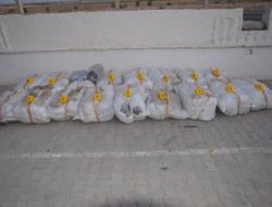 Bir Kamyon Esrarı Çürük Kavunla Saklarken Yakalandı