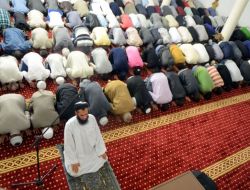 Ukrayna’daki Müslümanlar Kadir Gecesi’ni Gözyaşlarıyla İhya Etti