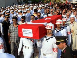 Foça Şehidi Gözyaşları Arasında Toprağa Verildi