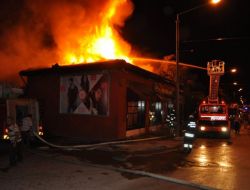 Tıkanan Bacada Çıkan Yangın Eğlence Mekânını Kül Etti