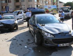 Boluda Trafik Kazası: 3 Polis Yaralı