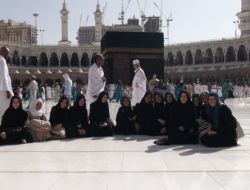 Hafız Öğrencilere Umre Hediyesi