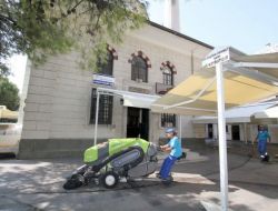İzmir'in Konak İlçesindeki Camilerde Bayram Temizliği Yapılıyor