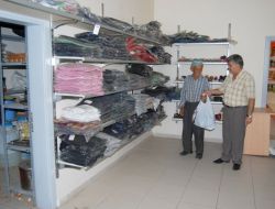 Sındırgı'da İhtiyaç Sahiplerine Bayram İçin Para Ve Giyim Yardımı Yapılıyor