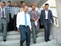 Vali Güner, Ayağına Güller Dökülerek Uğurlandı