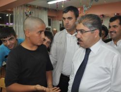 Muş Valisi Çınar, Muş Yetiştirme Yurdu'nda Kalan Öğrencilerle İftar Yaptı