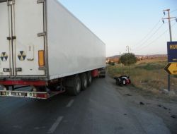 Motosikletli Doçent Ve Eşine Tır Çarptı