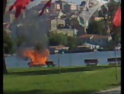 Alev Alev Yanan Tekneyi İtfaiye Söndürdü