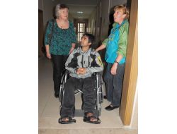 Tekerlekli Sandalyeye Bağlı Kalan Eşine Bakmak İçin Yardım Bekliyor