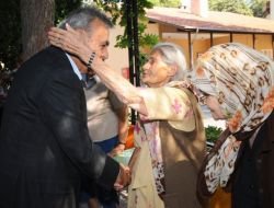 Başkan Kocaoğlu Huzurevindeki Yaşlılarla Bayramlaştı