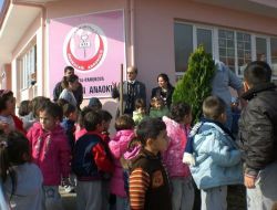 Peyzaj Bölümü Öğrencileri, Anaokulu Bahçesine Ağaç Ve Süs Bitkisi Dikti