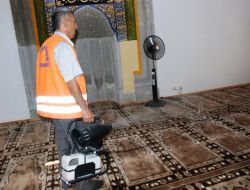 Melikgazi'de Camiler Temizlendikten Sonra Gül Kokması Sağlandı