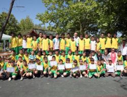 Yaz Futbol Okulu’na Katılan 75 Öğrenci, Katılım Belgesi Aldı