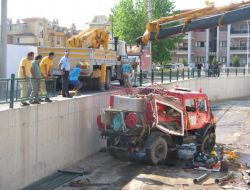 Arazöz Dereye Düştü