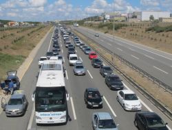 Bayram Trafiği Tem'i Felç Etti