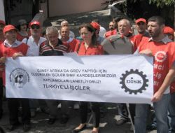 Güney Afrika'daki İşçi Ölümlerini Protesto Ettiler