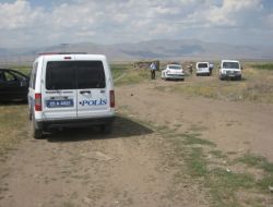 Tarlada Yonca Biçerken Kurşunlandı