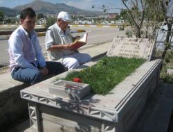 Bayram Arifesinde Mezarlıklar Unutulmadı