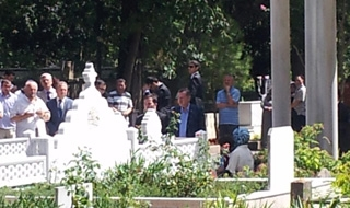 Başbakan Erdoğan’dan kabir ziyaretleri