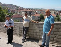 Freni Patlayan Kamyonun Çarptığı Otomobildekiler Ucuz Kurtuldu