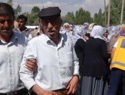 Şehit Polisin Cenazesi Türkçe, Kürtçe Ve Arapça Ağıtlarla Uğurlandı