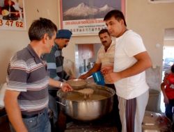 İzmir’deki Ağrılılardan ‘halise’li Bayram Kutlaması