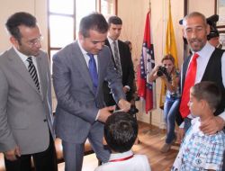 Bakan Kılıç, Bayramlaşmaya Gelen Çocuklara Harçlık Verdi