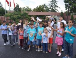 Cumhurbaşkanı Gül,'dan Çocuklara 50'şer Lira Harçlık