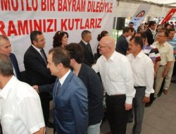 Vali Demir Vatandaşlarla Bayramlaştı