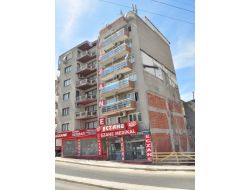 Temel İnşaatı Nedeniyle Hasar Gören Bina Sakinleri Bayramı Sokakta Geçirdi