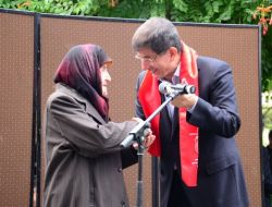 Dışişleri Bakanı Davutoğlu, Şehit Ve Gazi Aileleriyle Buluştu