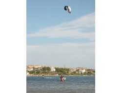 Tatilciler, Ramazan Bayramı’nın Keyfini Rüzgarla Dans Ederek Çıkardı