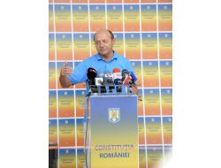 Romanya'da Referandum Geçersiz, Traian Basescu Yeniden Cumhurbaşkanı
