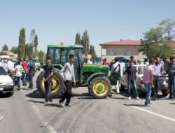 TEPKİ İÇİN YOLU KAPATTILAR