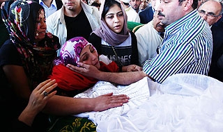 Sena son yolculuğuna uğurlandı