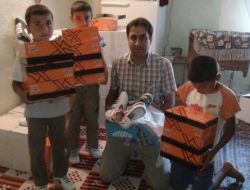 Hayırsever İşadamı Bayramda Bitlisli Çocukları Sevindirdi