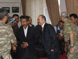 Siirt Valisi Aydın, Aralarında Husumet Bulunan Köylüleri Barıştırdı