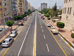 Mahalle Muhtarı Yolu Yenileyen Başkana Afişle Teşekkür Etti