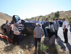 Bakan Eroğlu'nun Konvoyu Kaza Geçiren Aileye Yardım Etti