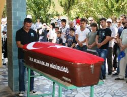 Beyşehir Gölü'nde Boğulan Polis Memuru İzmir'de Toprağa Verildi