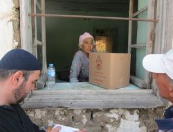 Burhan-der'den 800 Dağ Köylüsüne Gıda, 500'üne Elbise Yardımı